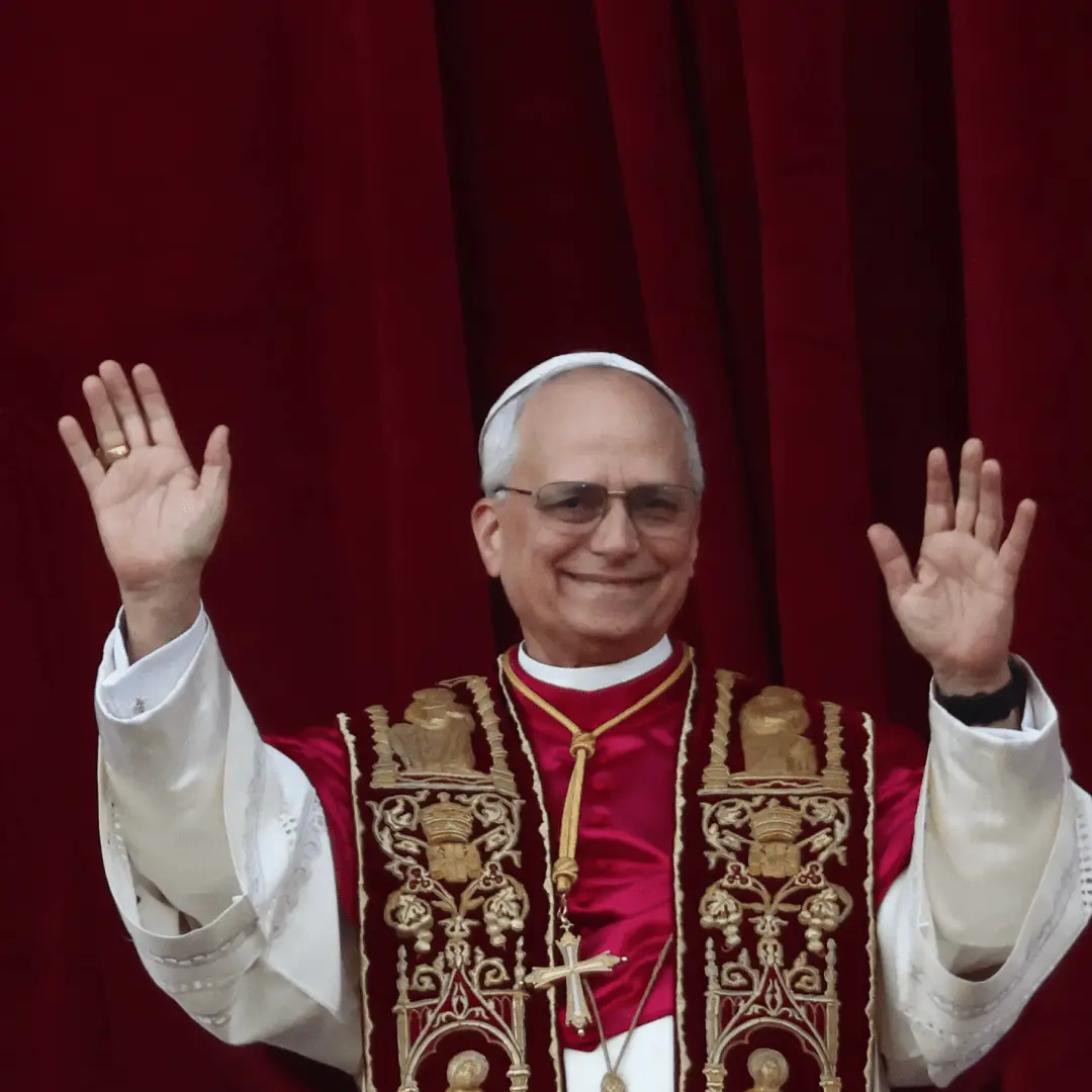 El Papa saludando a la comunidad
